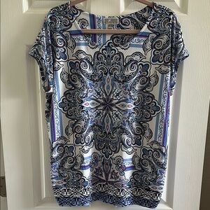JM Collection Graphic Blue and White Short Sleeve Blouse L